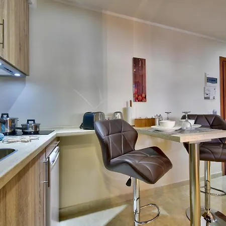 Central Suites In Saint Julians, Malta Διαμέρισμα *