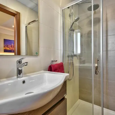 Central Suites In Saint Julians, Malta Διαμέρισμα Σλιέμα
